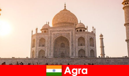 Imponerende palads komplekser i Agra Indien er et rejsetip til feriegæster
