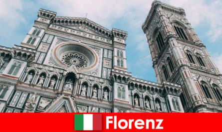 Firenze med mange større kunsthistoriske byer tiltrækker besøgende fra hele verden