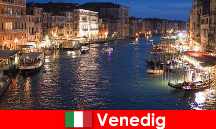 Venedig en by med gondoler og dens mange kunstskatte