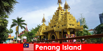 Topoplevelse for udenlandske turister oplever i tempelkomplekserne på Penang Island