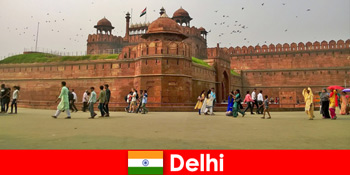 Pulserende liv i Delhi Indien for kulturelle rejsende fra hele verden