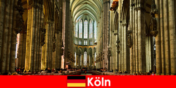 Pilgrimsfærd for fremmede til de tre hellige konger i Köln Domkirke