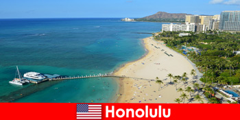 Typisk destination for afslapning turister ved havet er Honolulu USA