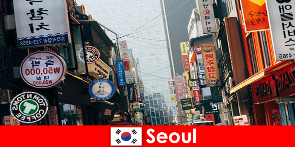 Seoul i Korea den spændende by af lys og reklame for nat turister