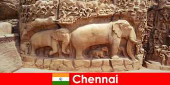 Udlændinge er begejstrede for traditionelle kulturelle bygninger i Chennai Indien