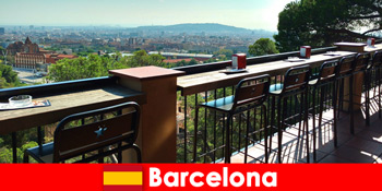 Ren storby flair for besøgende til Barcelona Spanien med barer, restauranter og kunstscene