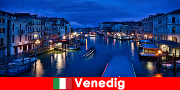 Italien Venedig Lidenskabelige kvinder som rejsekammerat på charmerende bådture