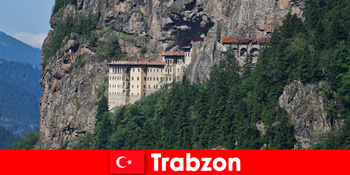 Gamle klosterruiner i Trabzon Tyrkiet inviterer nysgerrige turister til at besøge