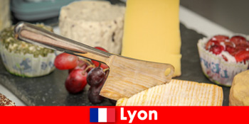Feriegæster nyder kulinariske lækkerier i Lyon Frankrig