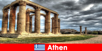 Kontraster som klassisk og traditionel tiltrækker millioner af besøgende til Athen Grækenland