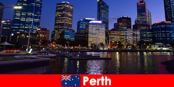 Kulturscene og vildt natteliv venter unge rejsende i Perth Australien