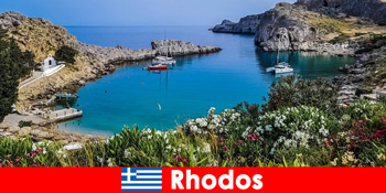 Backpackere kommer tæt på og personlig med naturen i Rhodos Grækenland