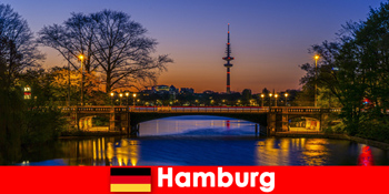 Hamborg i Tyskland inviterer turisterne til kanalernes by