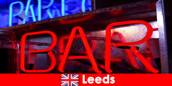 Musik, barer og klubber tiltrækker altid unge rejsende i Leeds England